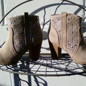 Jennifer Lopez boots EUC